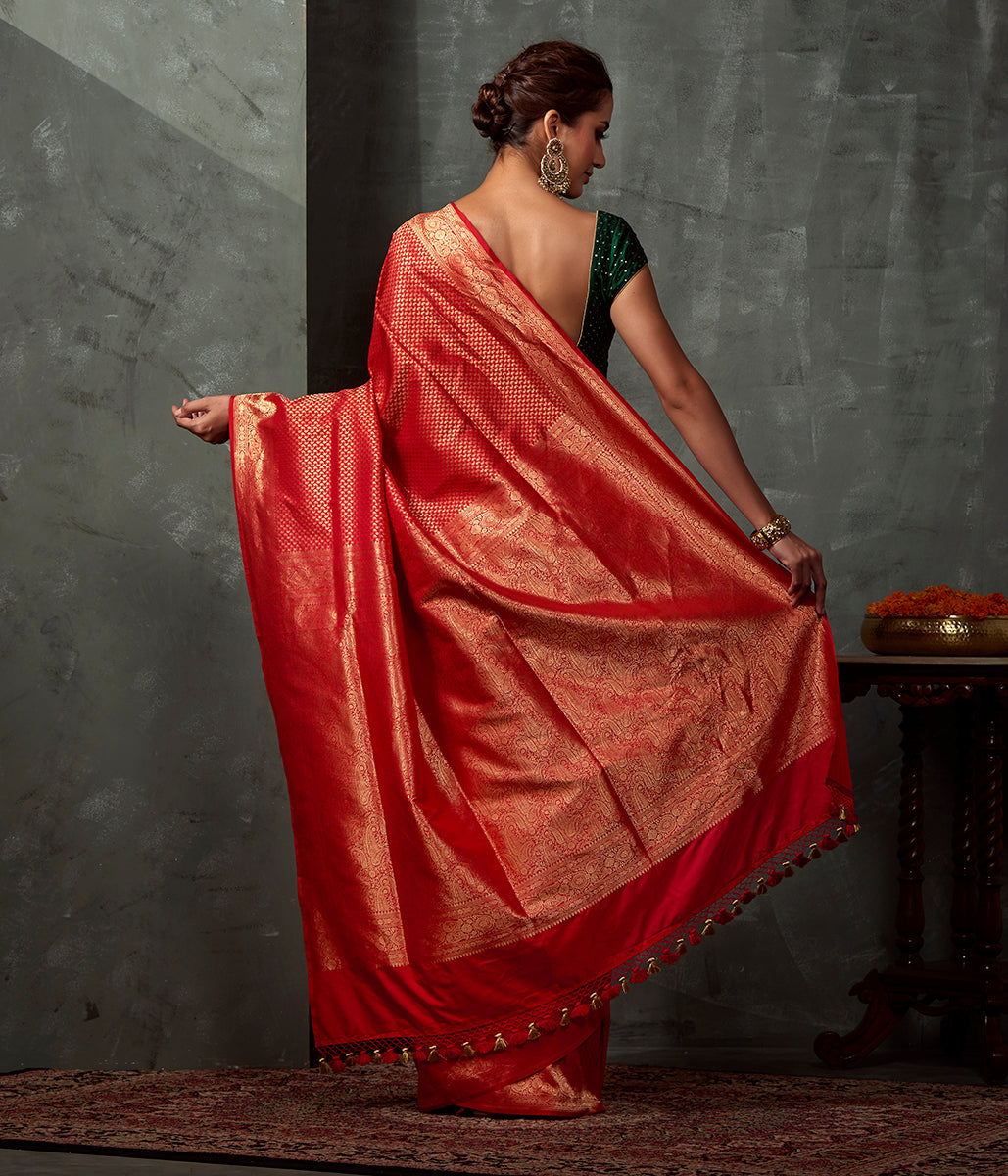 Handwoven_Red_Katan_Silk_saree_with_Small_Paisley_Motifs_Woven_in_Zari_WeaverStory_03