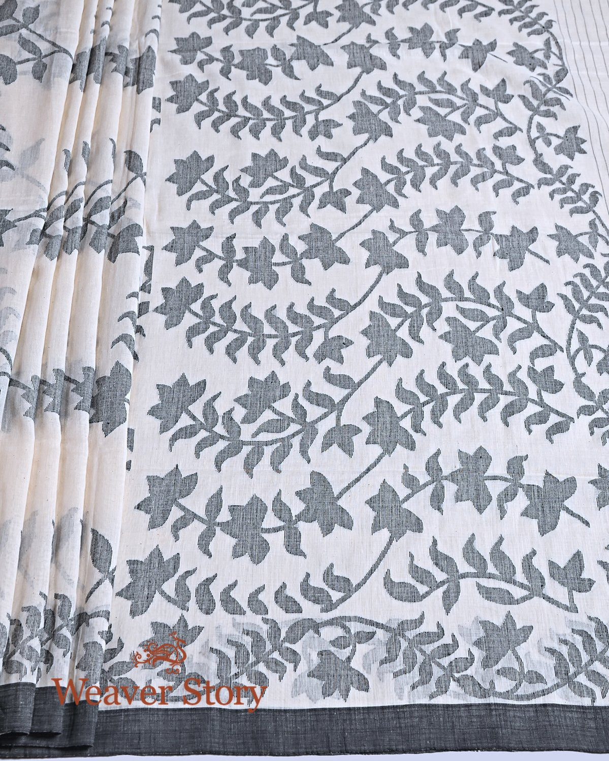 Handwoven_Offwhite_and_Black_Cotton_Jamdani_Saree_WeaverStory_03