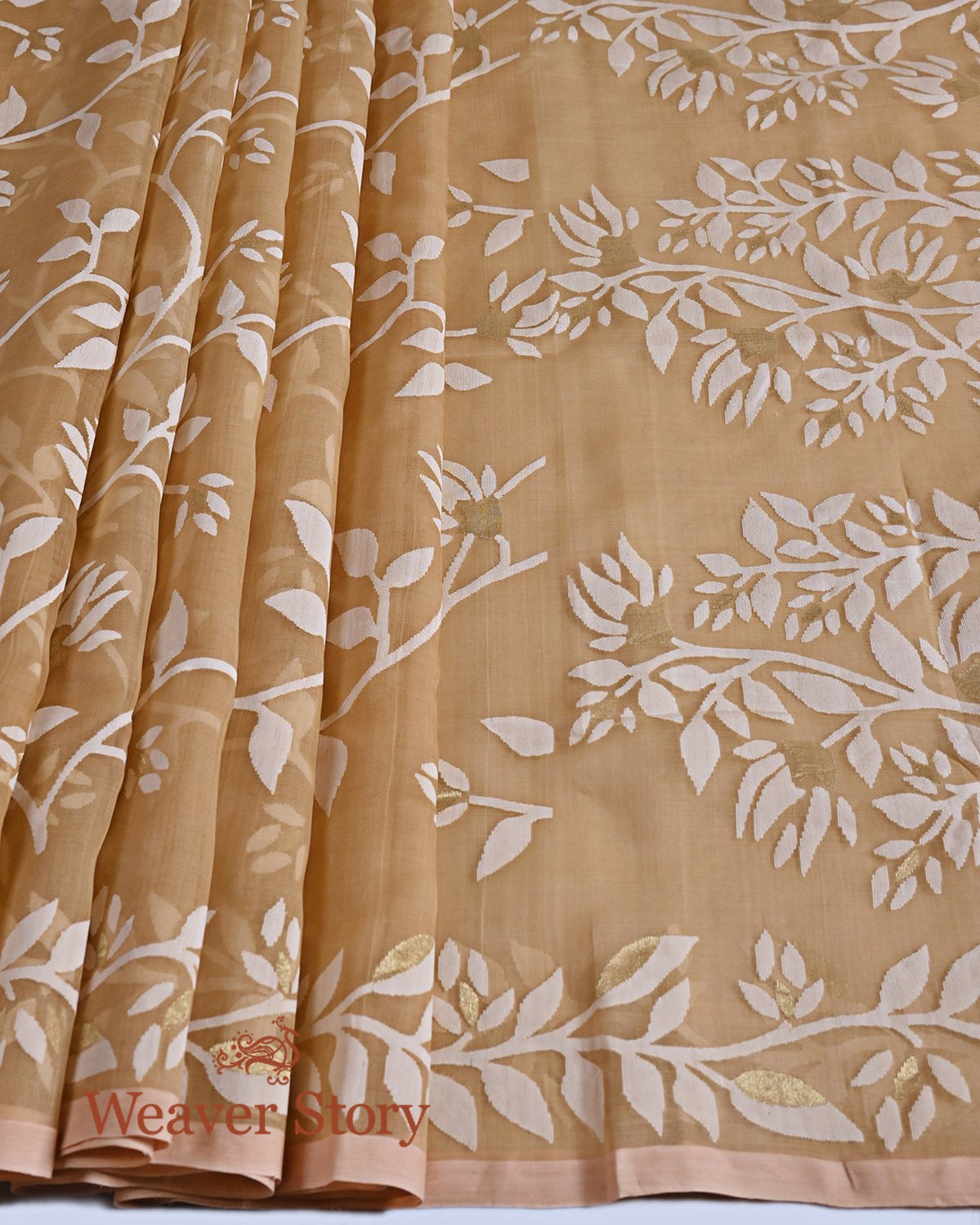 Handwoven_Beige_Silk_Muslin_Jamdani_Saree_with_White_Floral_Pattern_WeaverStory_03