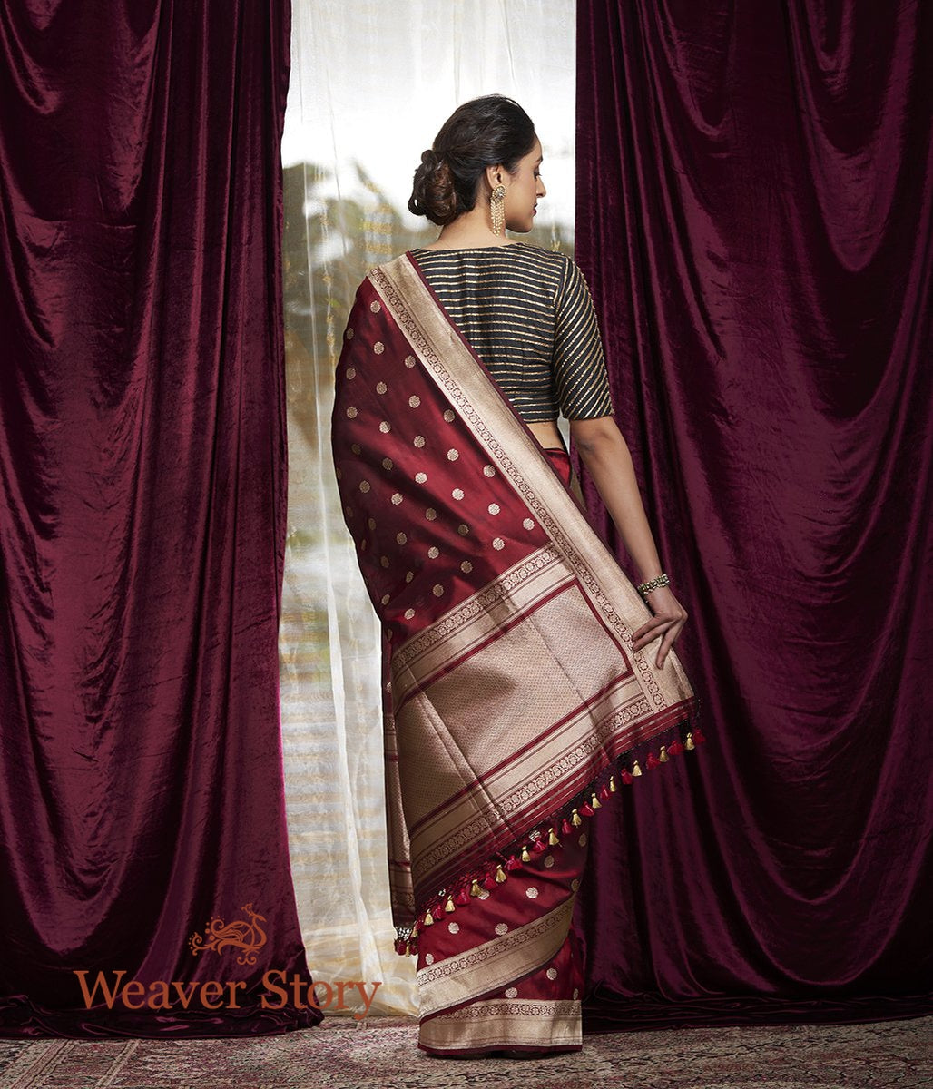 Handwoven_Red_and_Black_Dual_Tone_Asharfi_Booti_Saree_WeaverStory_03