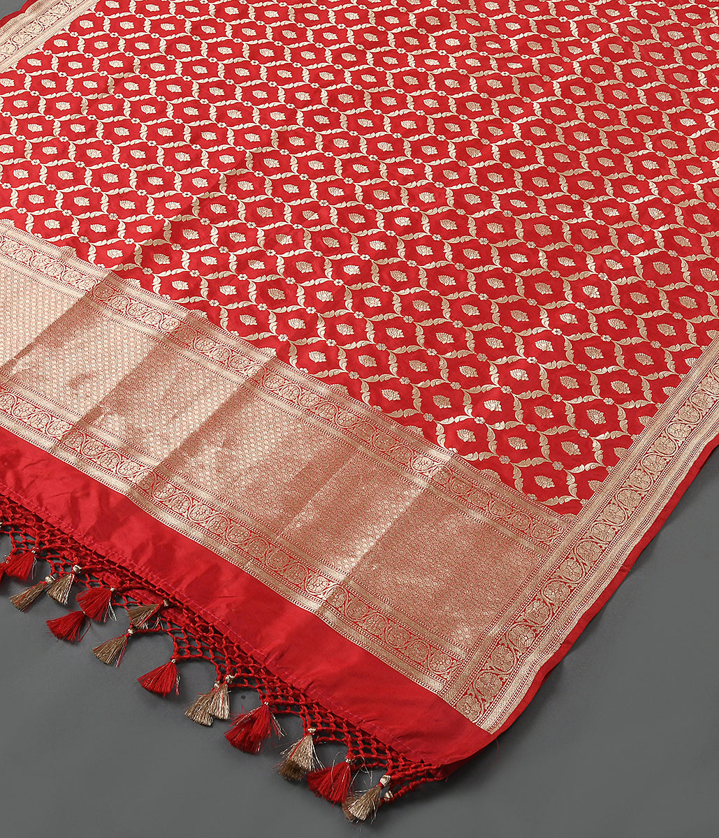 Handloom_Red_Katan_Silk_Jangla_Dupatta_with_Meenakri_Jaal_WeaverStory_03