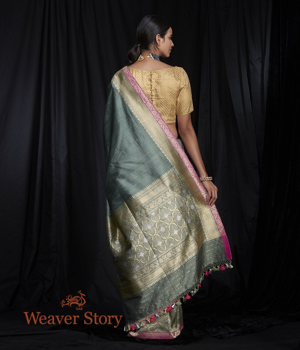 Handwoven_Grey_Tusser_Saree_with_Kadhiyal_Border_WeaverStory_03