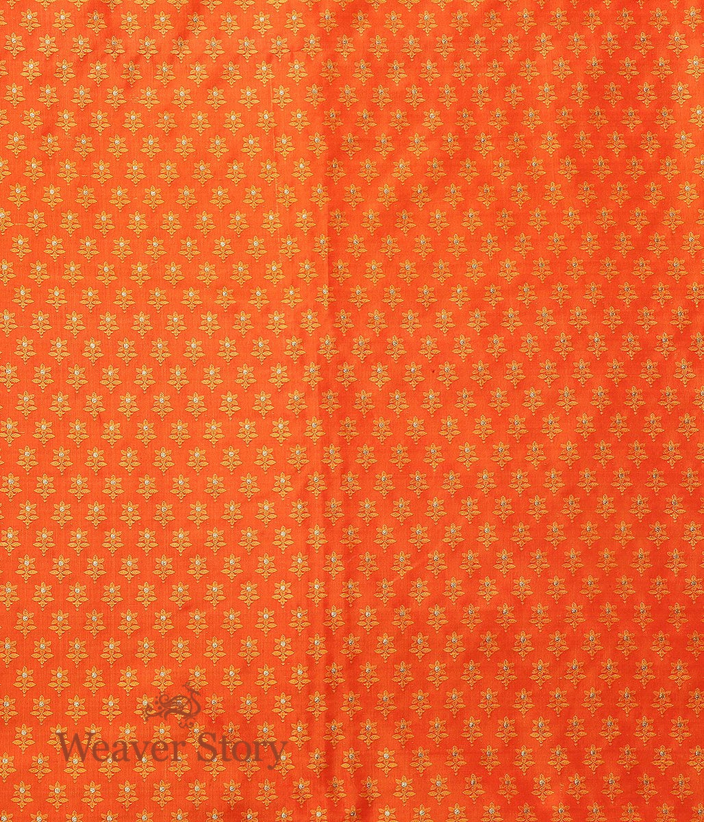 Handloom_Tanchoi_Zari_Booti_Fabric_WeaverStory_03