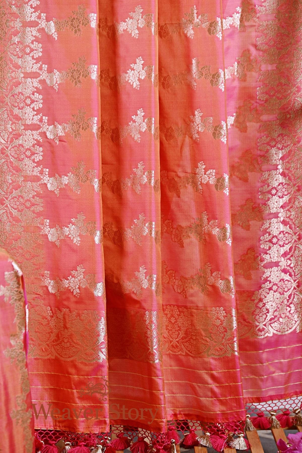 Peach_and_Pink_Dual_Tone_Banarasi_Katan_Silk_Saree_WeaverStory_03