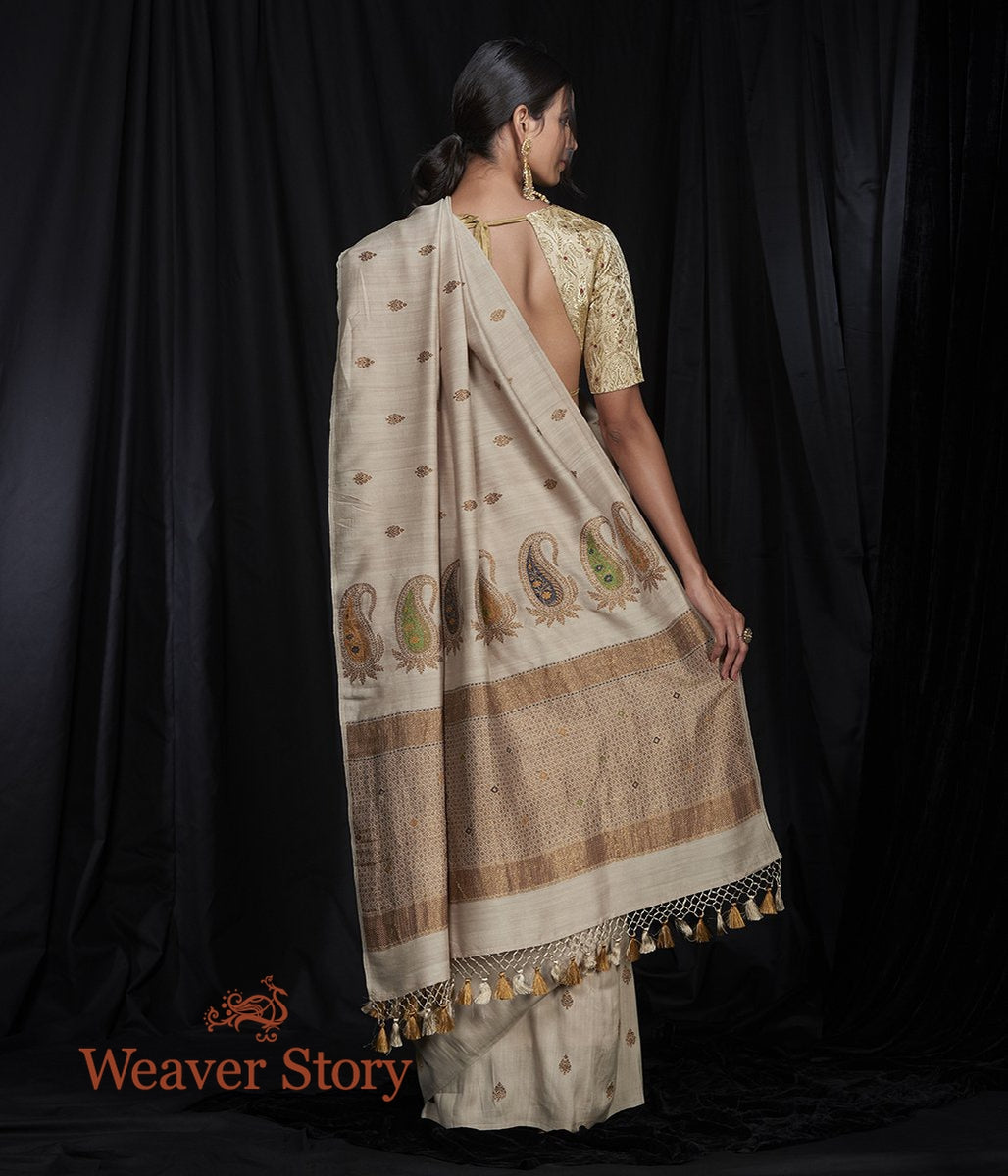 Handwoven_Munga_Saree_with_Small_Booti_and_Kairi_Pallu_WeaverStory_03