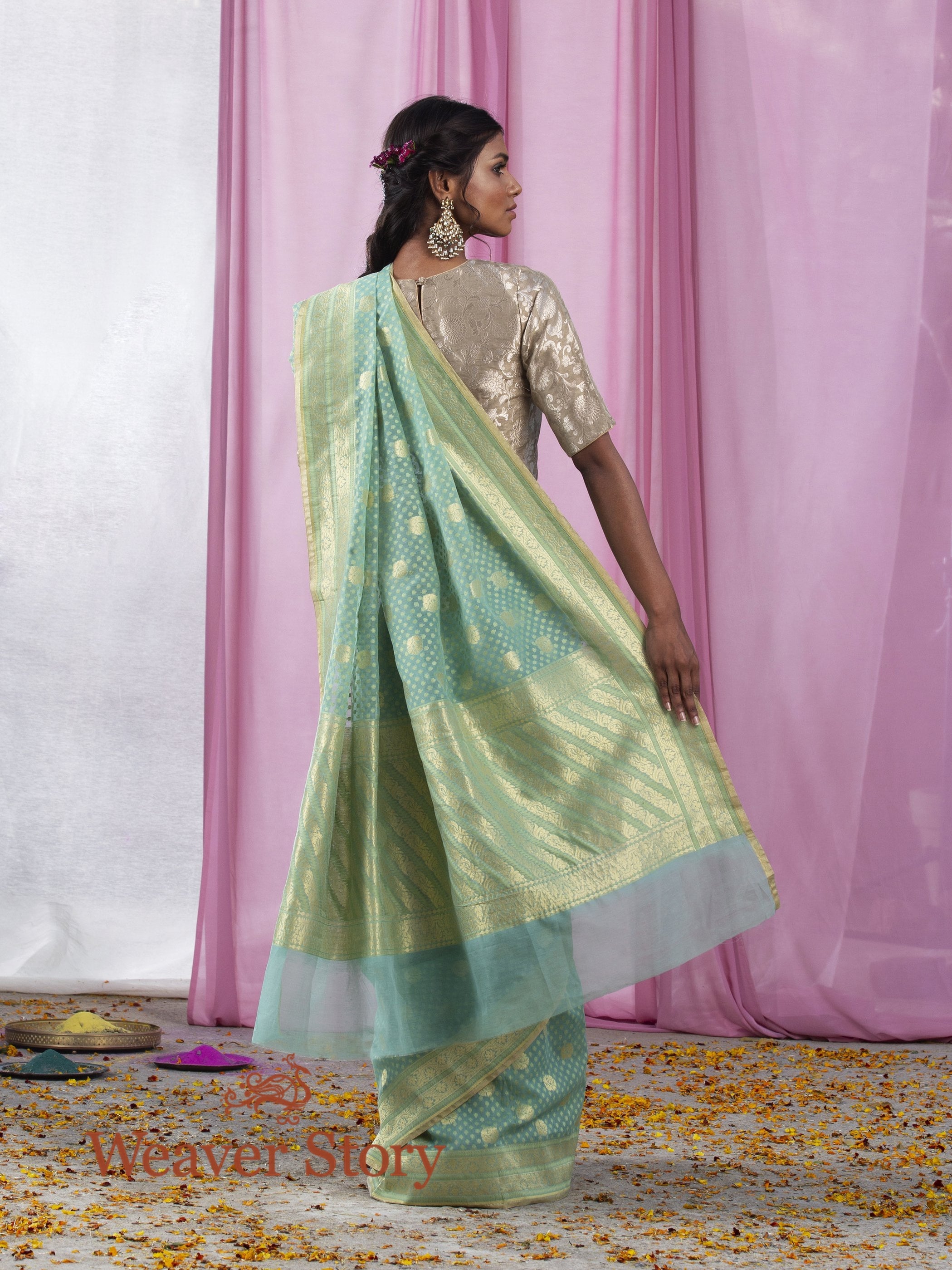 Handwoven_Green_Kora_Cotton_Saree_with_Booti_WeaverStory_03