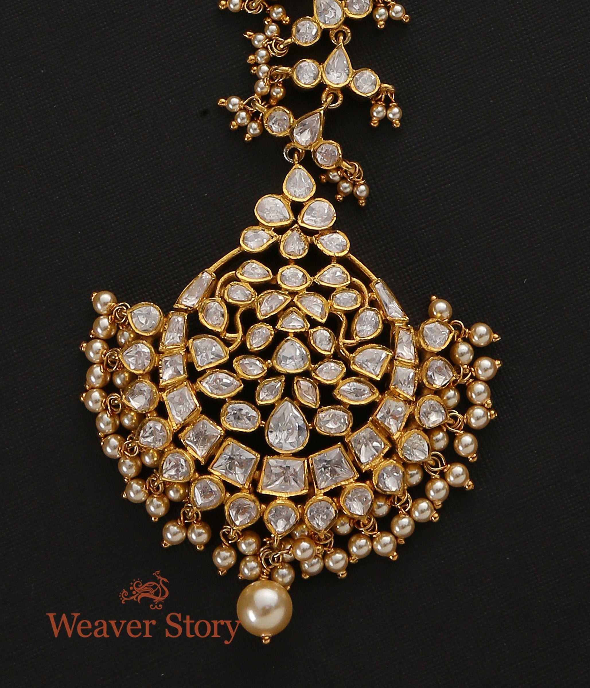 Chaandnuma_Matha_Tikka_with_Polki_Crafted_in_Pure_Silver_WeaverStory_03