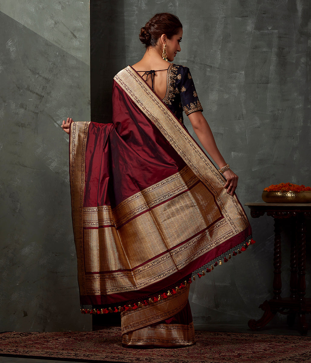 Handwoven_Mahroon_&_Black_Heavy_Zari_Border_Saree_WeaverStory_03