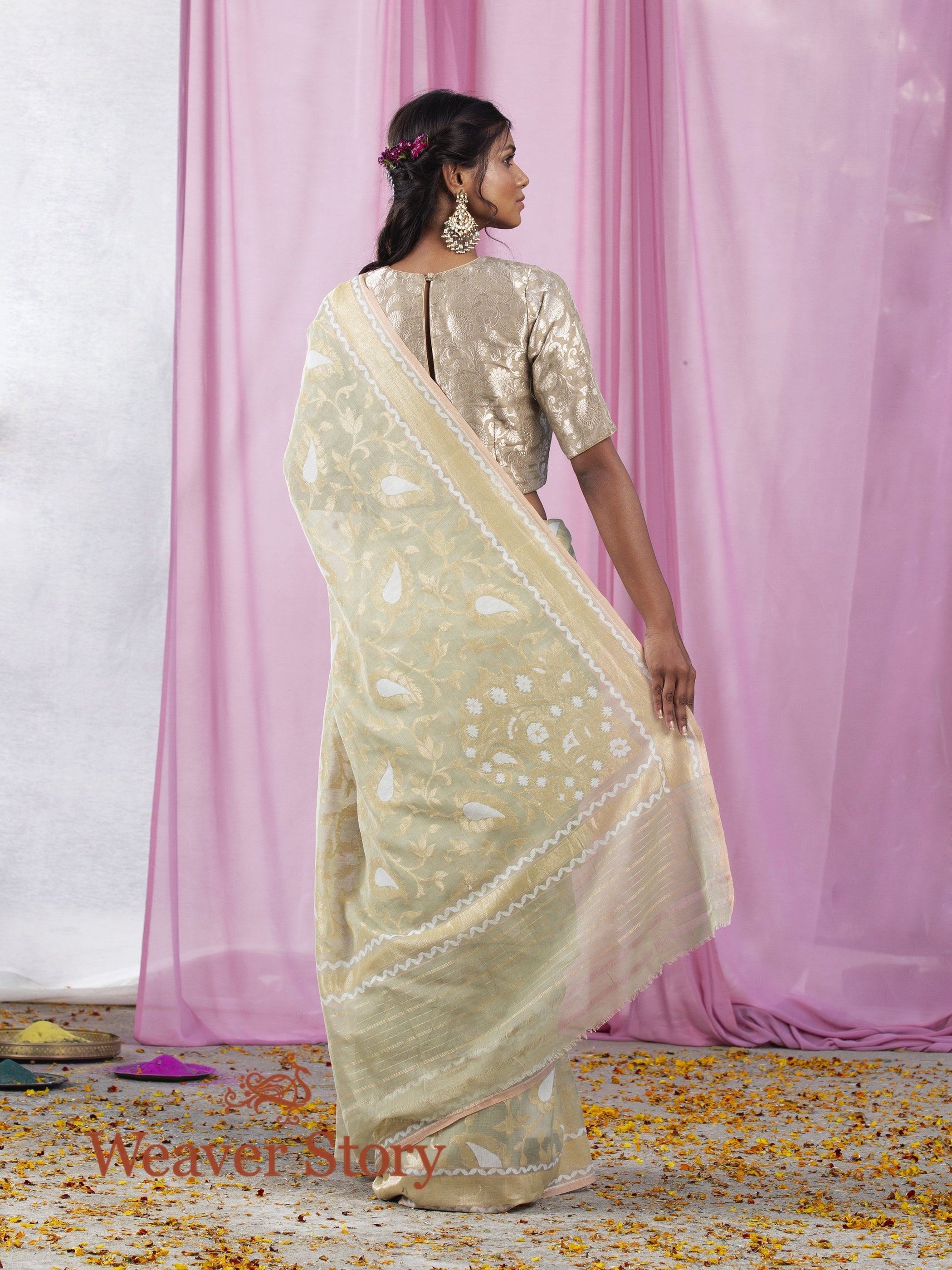 Handwoven_Pista_Green_Cotton_Jamdani_Saree_WeaverStory_03
