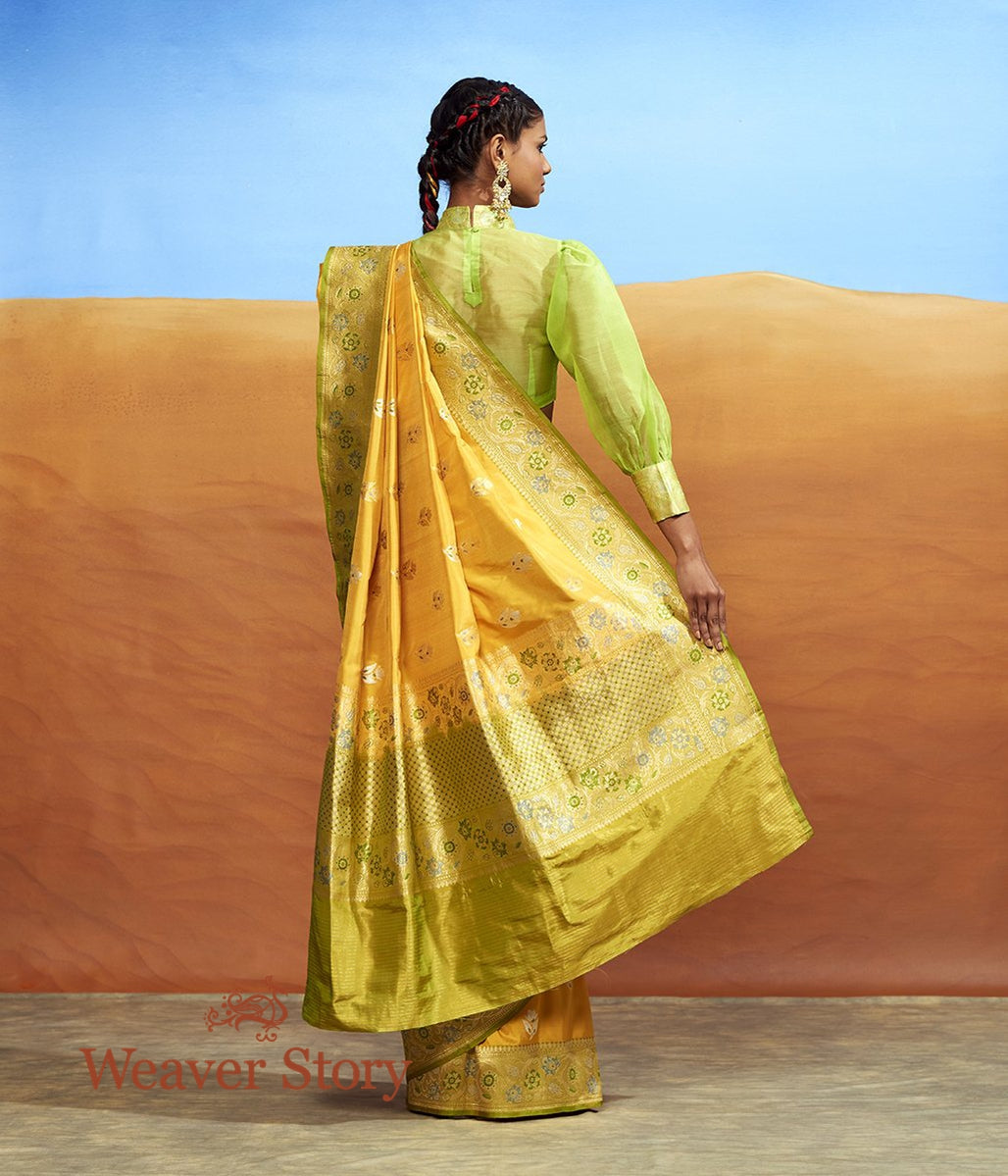 Handwoven_Mustard_Yellow_Saree_with_Green_Border_WeaverStory_03