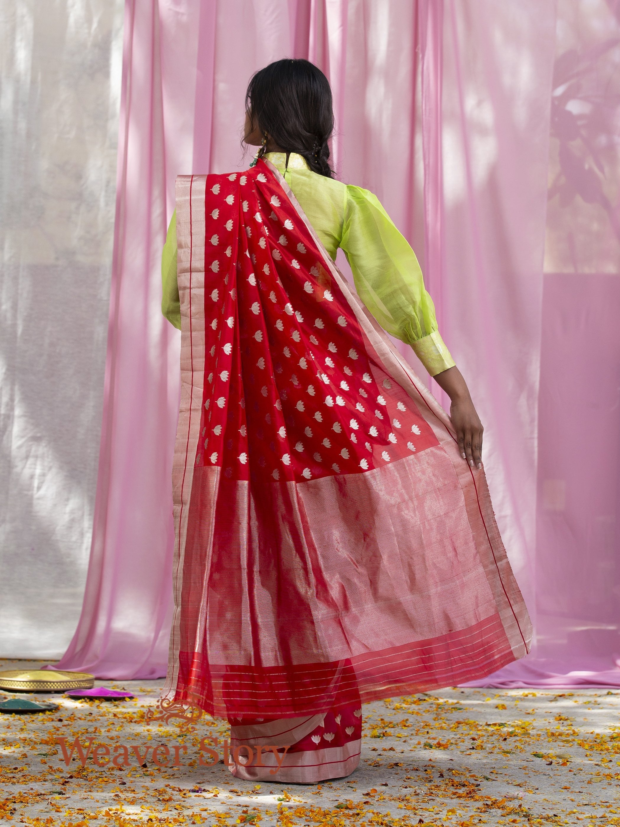Handwoven_Red_Mogra_Booti_Saree_WeaverStory_03