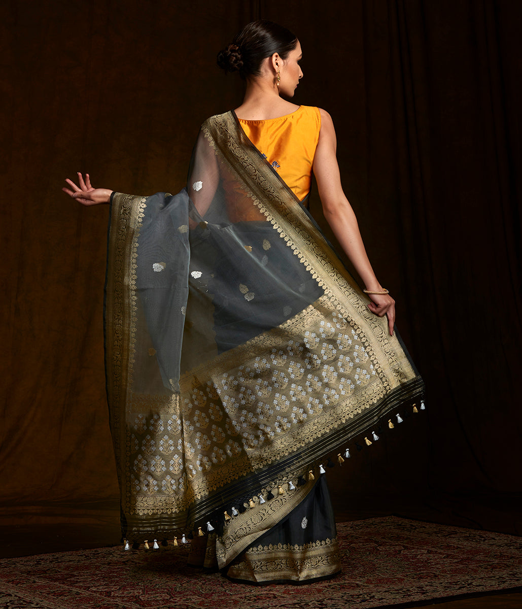 Grey_Kora_Banarasi_Handloom_Saree_with_Kadhwa_Booti_WeaverStory_03