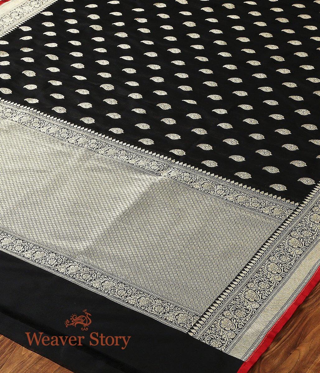 Handloom_Black_Banarasi_Dupatta_with_Mughal_Booti_WeaverStory_03