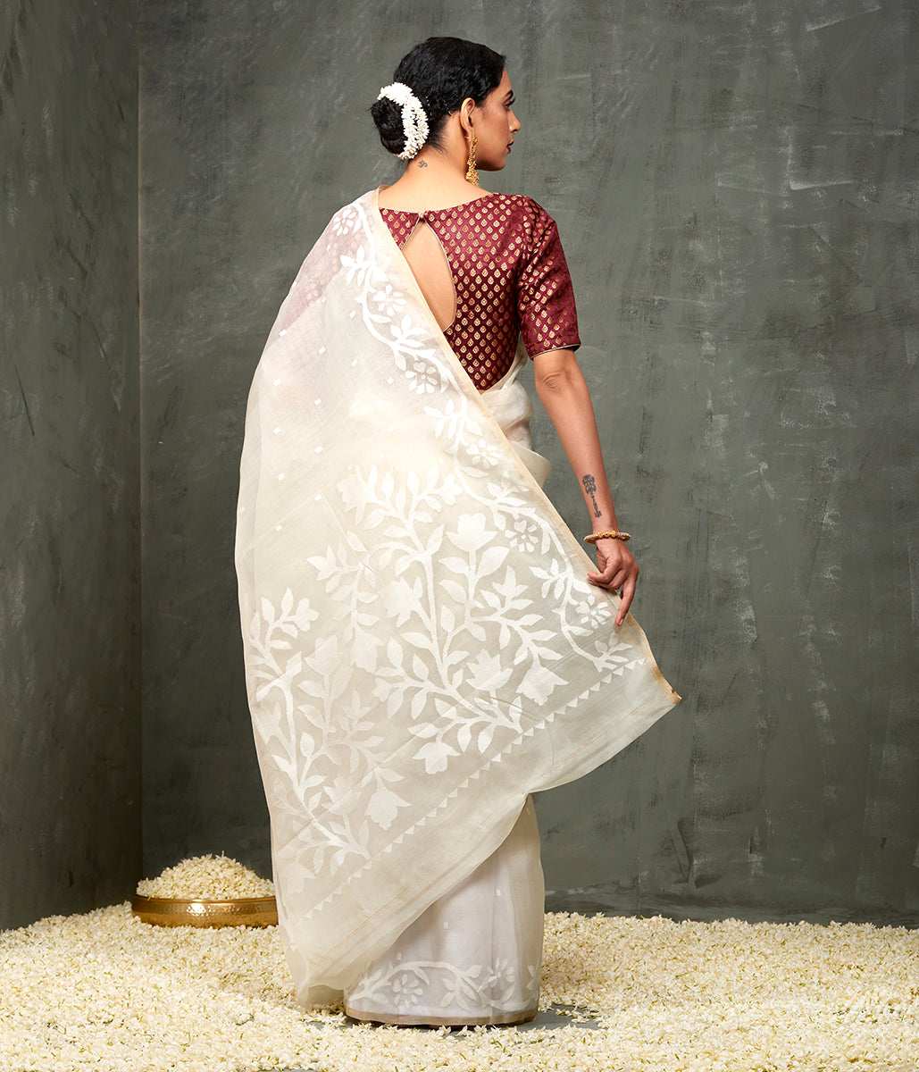 Handwoven_Offwhite_Muslin_Dhakai_Jamdani_Sareewith_Floral_Border_and_Pallu_WeaverStory_03