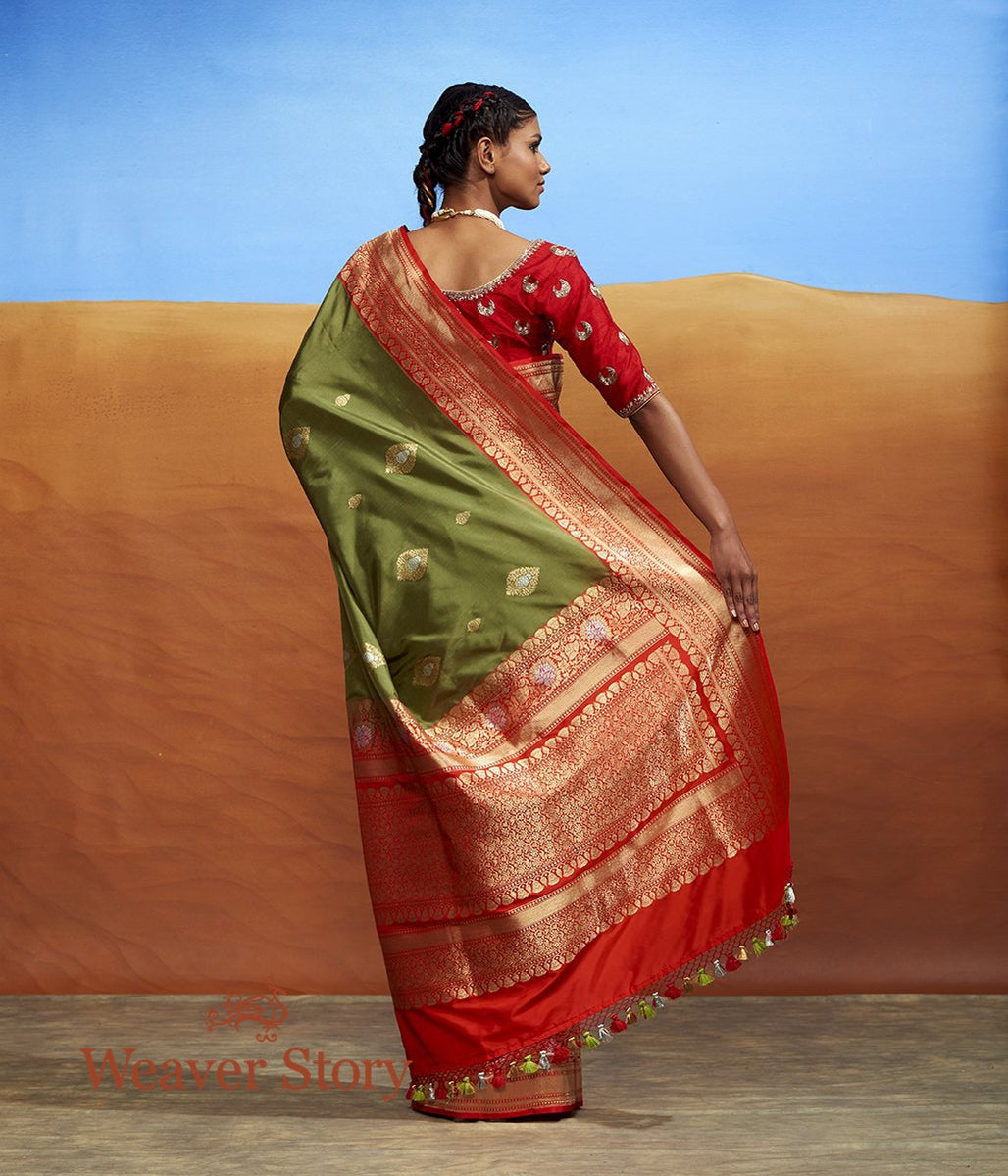 Handwoven_Green_Banarasi_Saree_with_Pink_Kadhiyal_Border_WeaverStory_03