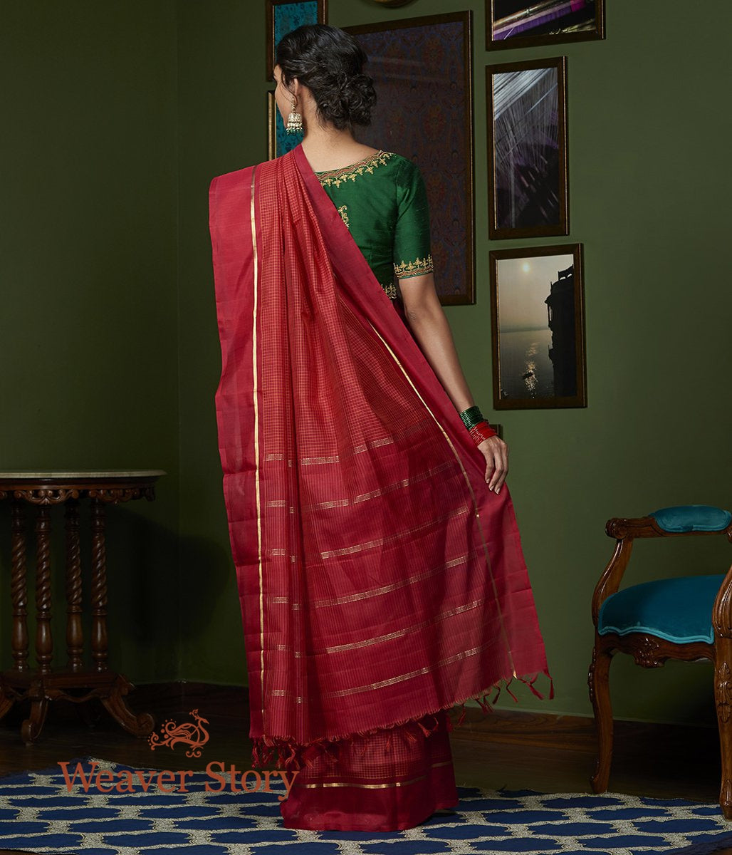 Handwoven_Red_All_Over_Checks_with_Plain_Border_Kanjivaram_Saree_WeaverStory_03