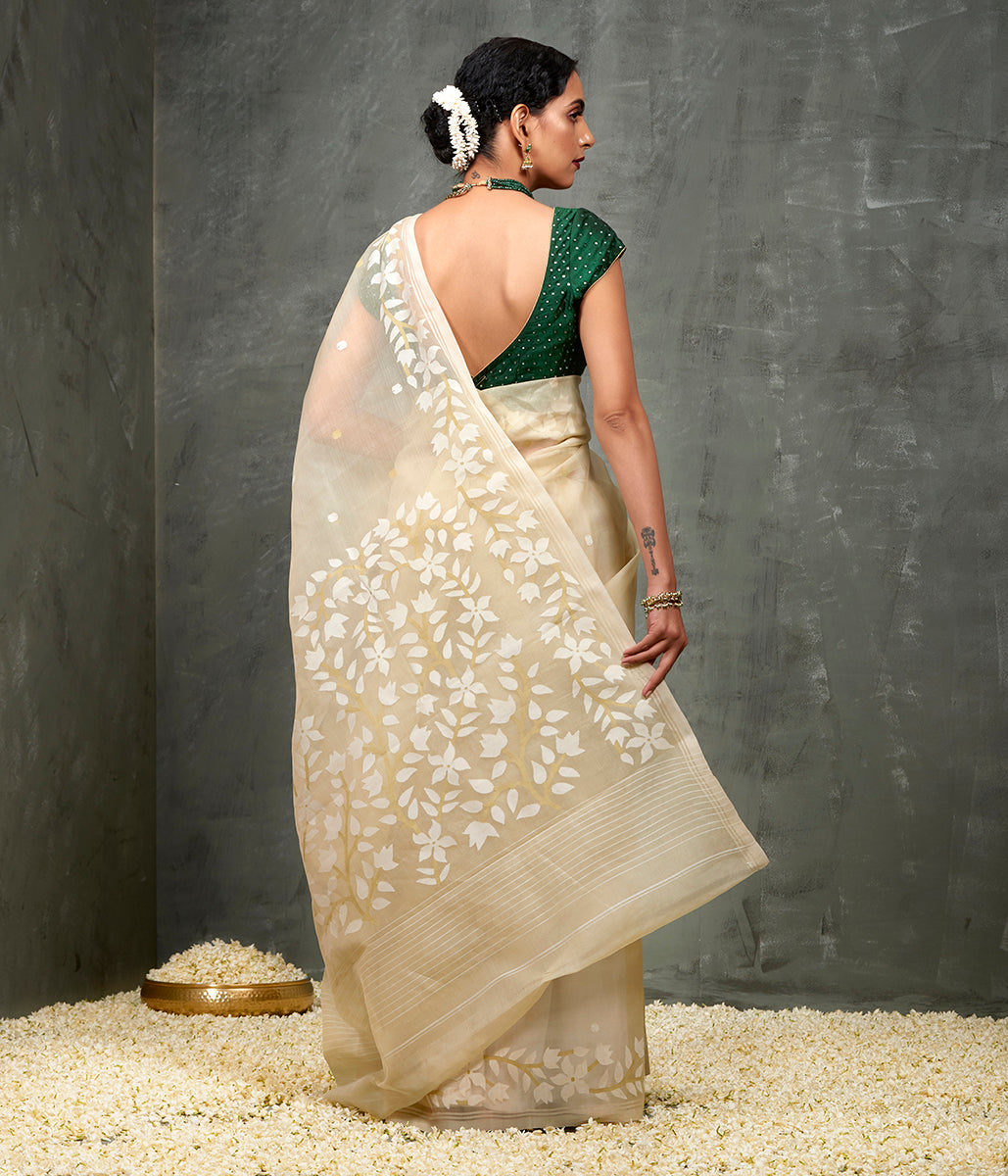 Handwoven_Muslin_Jamdani_Saree_in_a_Pale_Pistachio_Green_color_WeaverStory_03