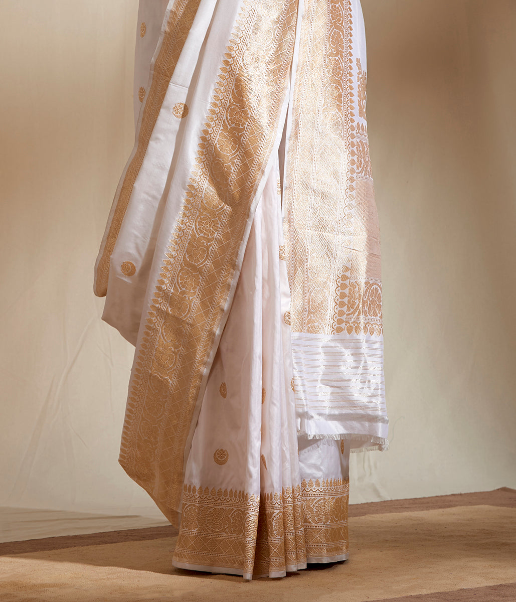 Milky_White_Kadhwa_Banarasi_Handloom_Saree_with_konia_Pallu_and_chand_Boota_WeaverStory_04