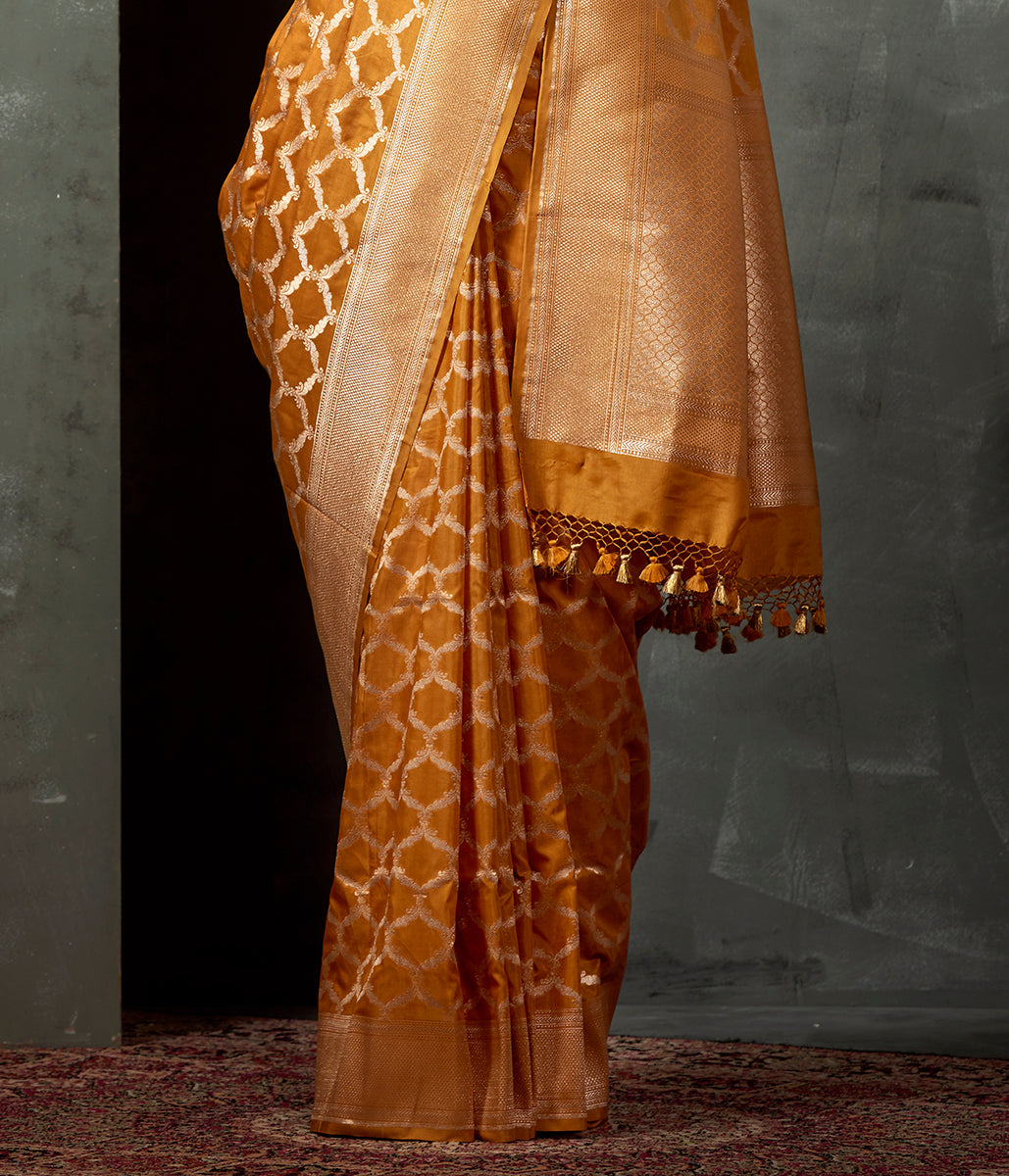 Handwoven_Mustard_Cutwork_Jangla_Saree_WeaverStory_04