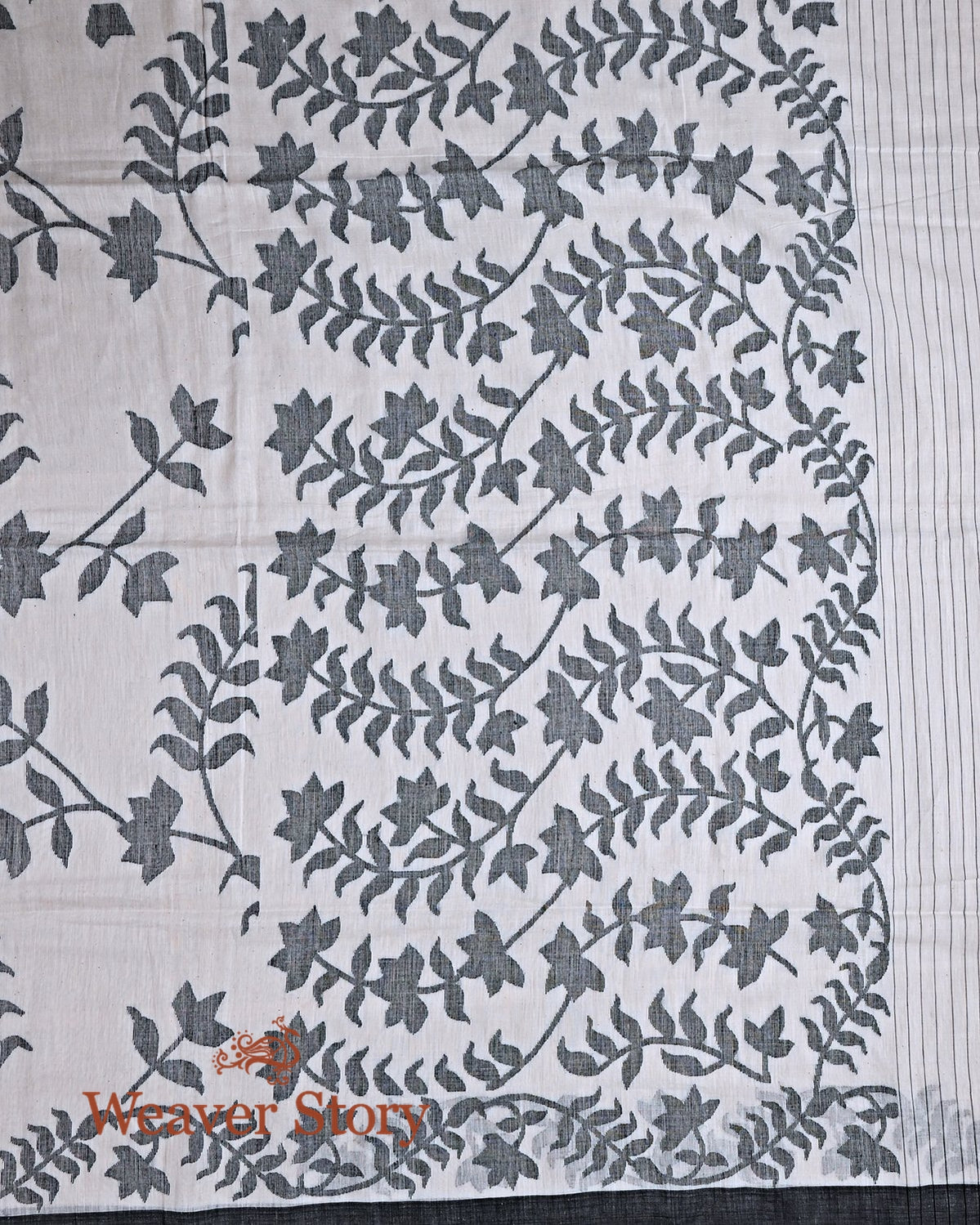 Handwoven_Offwhite_and_Black_Cotton_Jamdani_Saree_WeaverStory_04