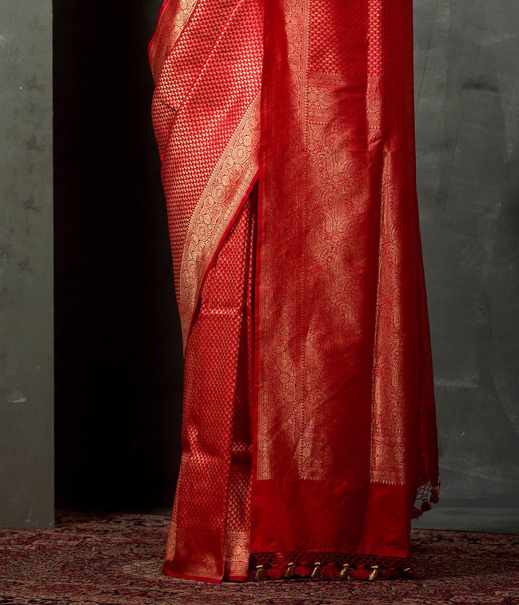 Handwoven_Red_Katan_Silk_saree_with_Small_Paisley_Motifs_Woven_in_Zari_WeaverStory_04