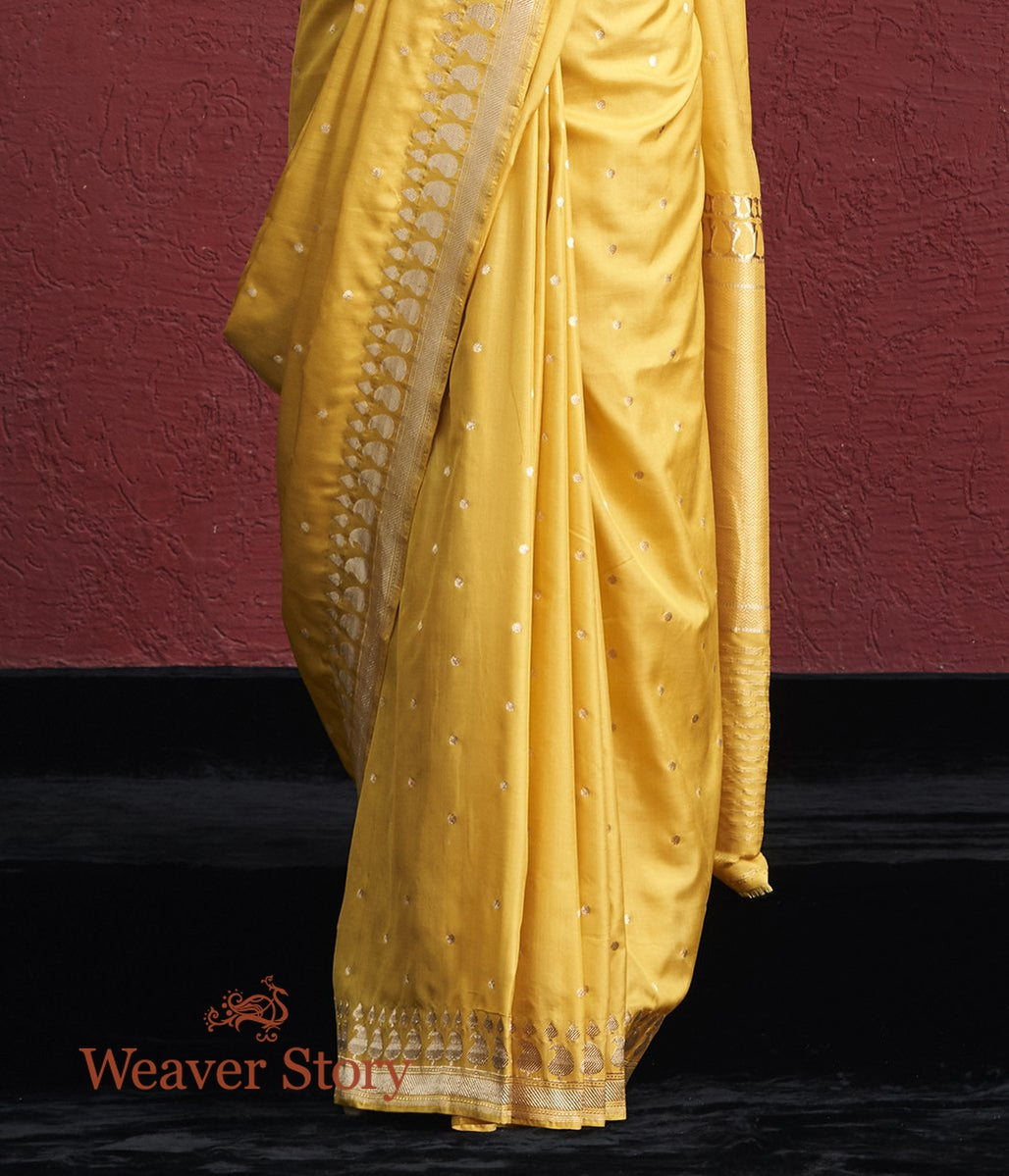 Handloom_Mustard_Asharfi_Booti_Ektara_Banarasi_Saree_WeaverStory_04