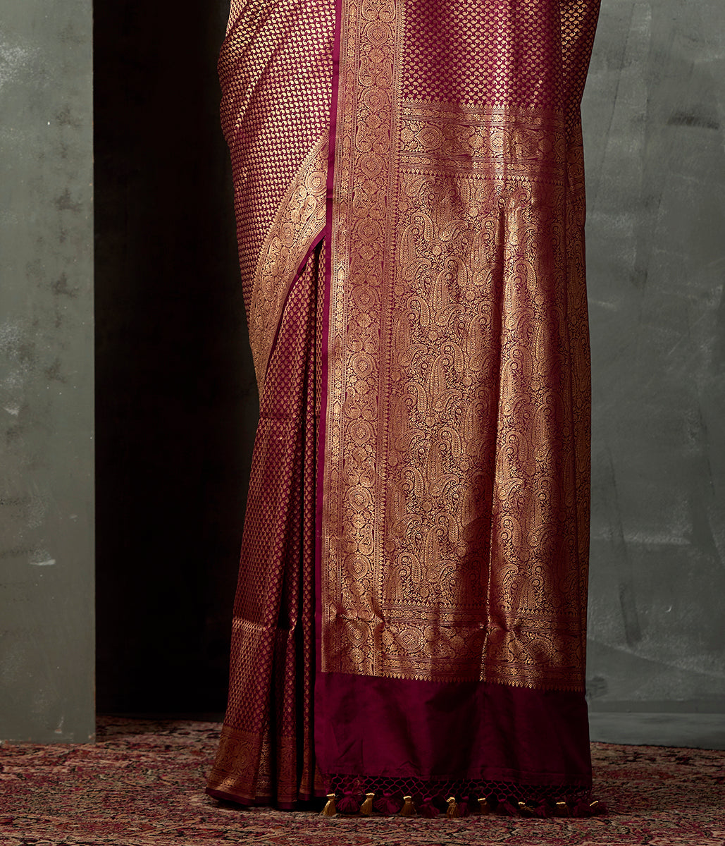 Handwoven_Wine_Katan_Silk_saree_with_Small_Paislye_Motifs_Woven_in_Zari_WeaverStory_04