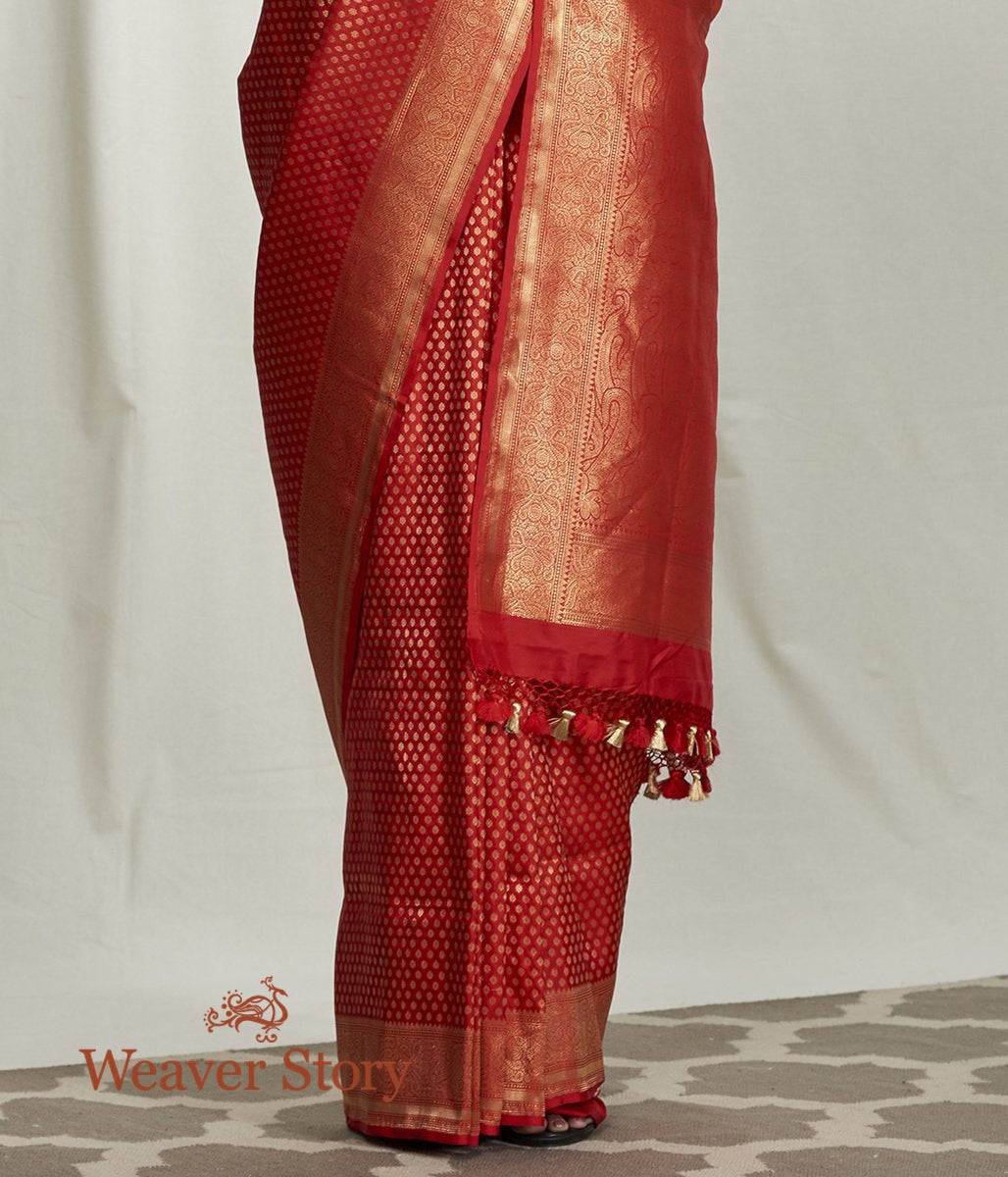 Handwoven_Red_Katan_Zari_Tanchoi_Saree_with_Floral_Booti_WeaverStory_04