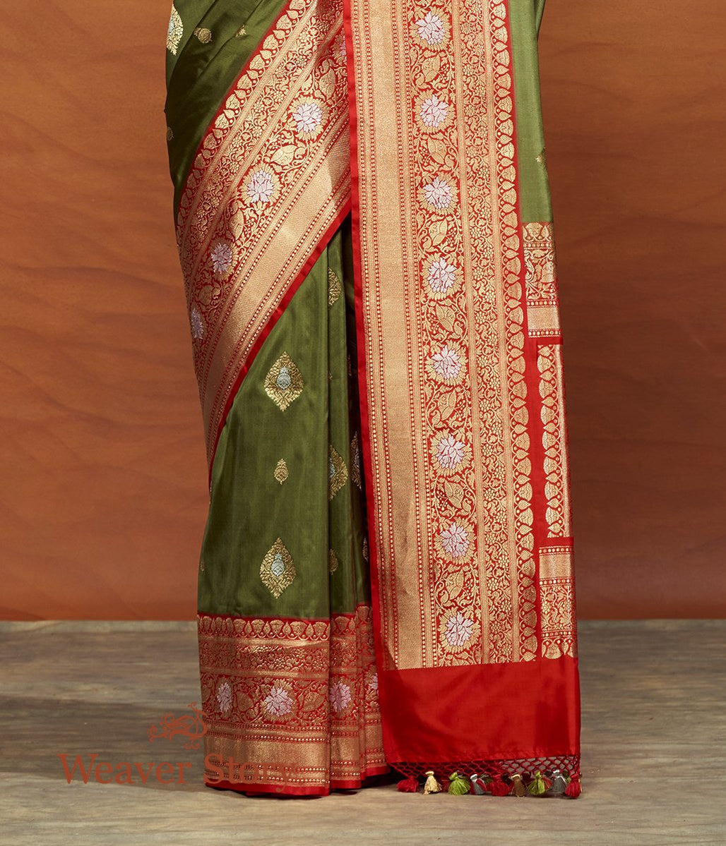 Handwoven_Green_Banarasi_Saree_with_Pink_Kadhiyal_Border_WeaverStory_04