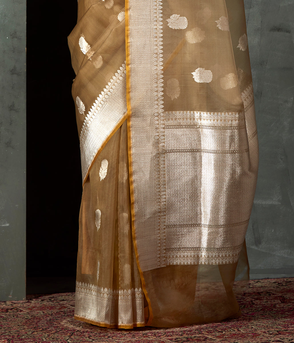 Handwoven_Brown_Kora_Silk_Saree_with_Kadhwa_Booti_And_Yellow_Selvedge_WeaverStory_04
