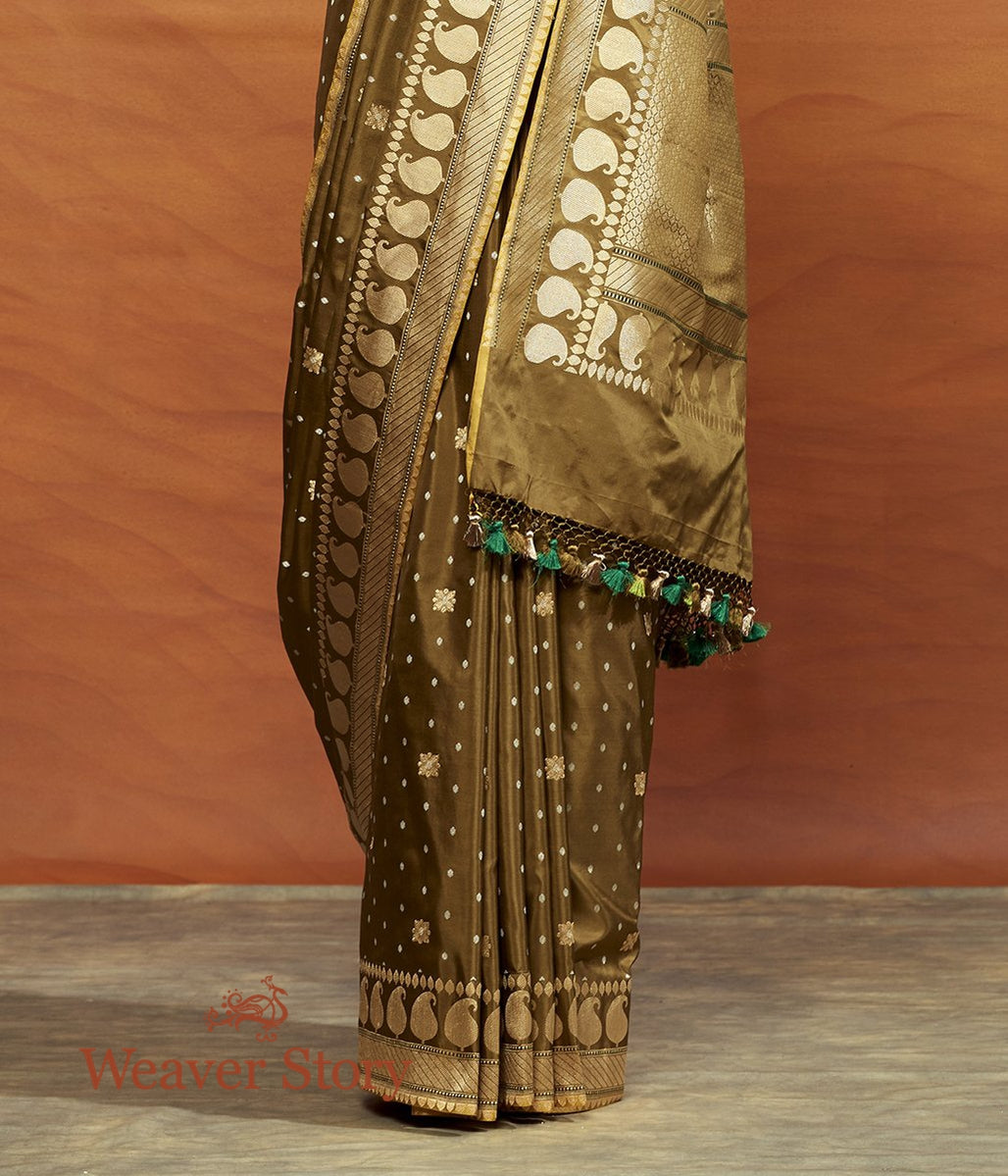 Handloom_Olive_Booti_Saree_with_Paisley_Border_WeaverStory_04