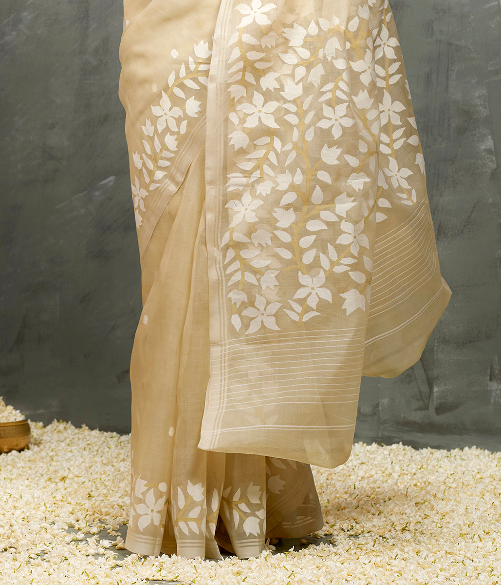 Handwoven_Muslin_Jamdani_Saree_in_a_Pale_Pistachio_Green_color_WeaverStory_04