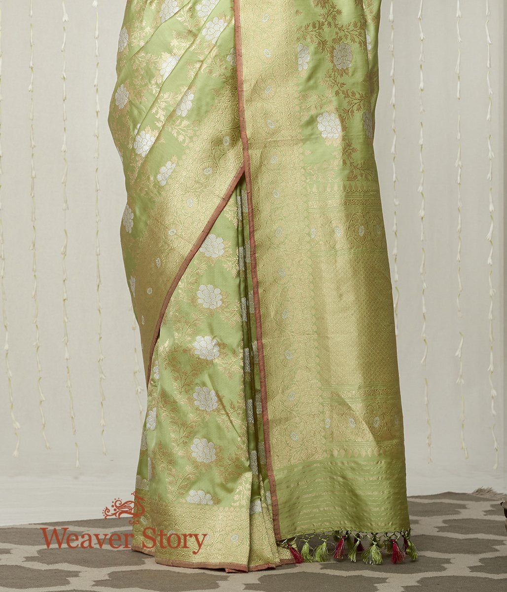 Handloom_Green_Angoor_Jaal_Banarasi_Saree_WeaverStory_04