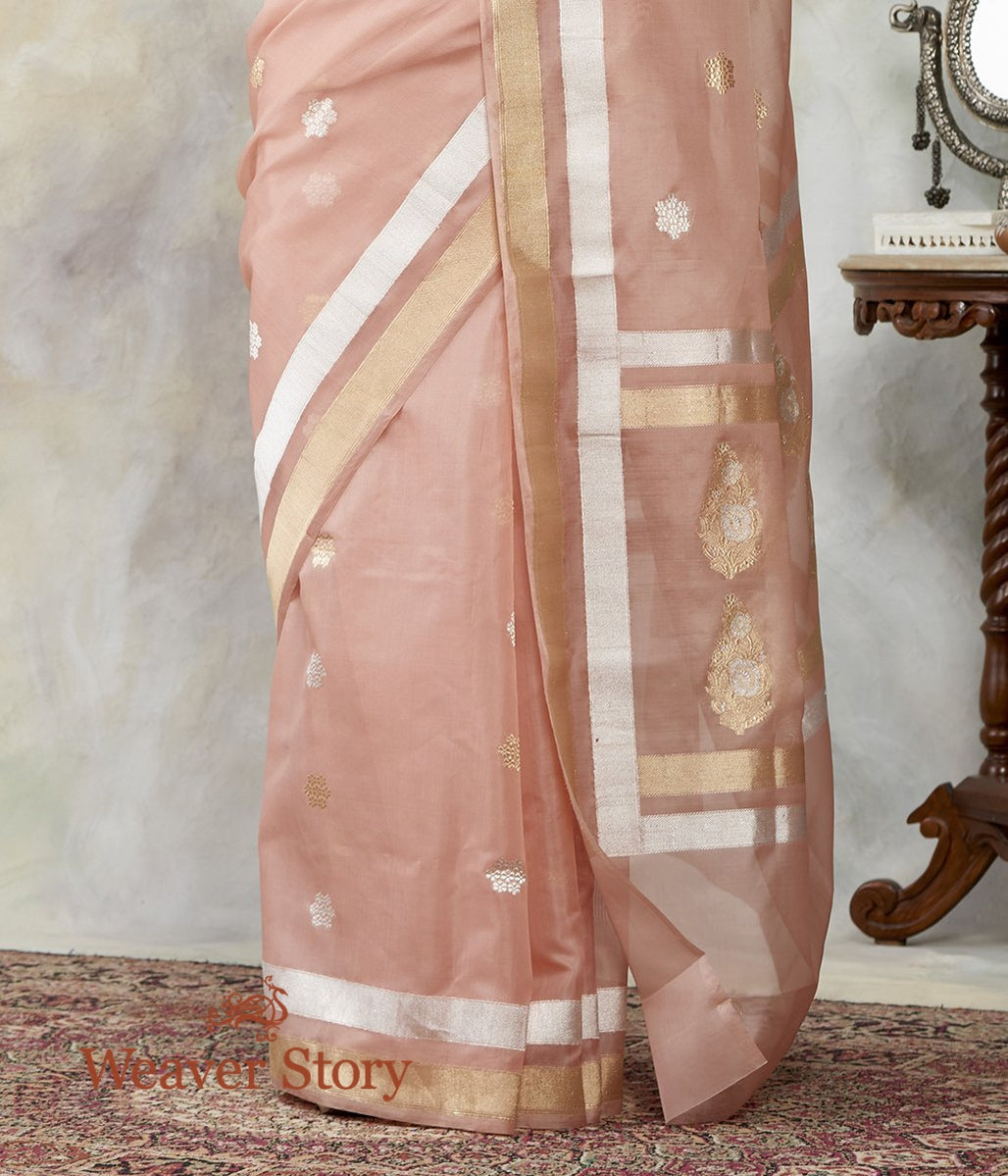 Handwoven_Soft_Peach_Floral_Boota_Kora_Silk_Banarasi_Saree_WeaverStory_04