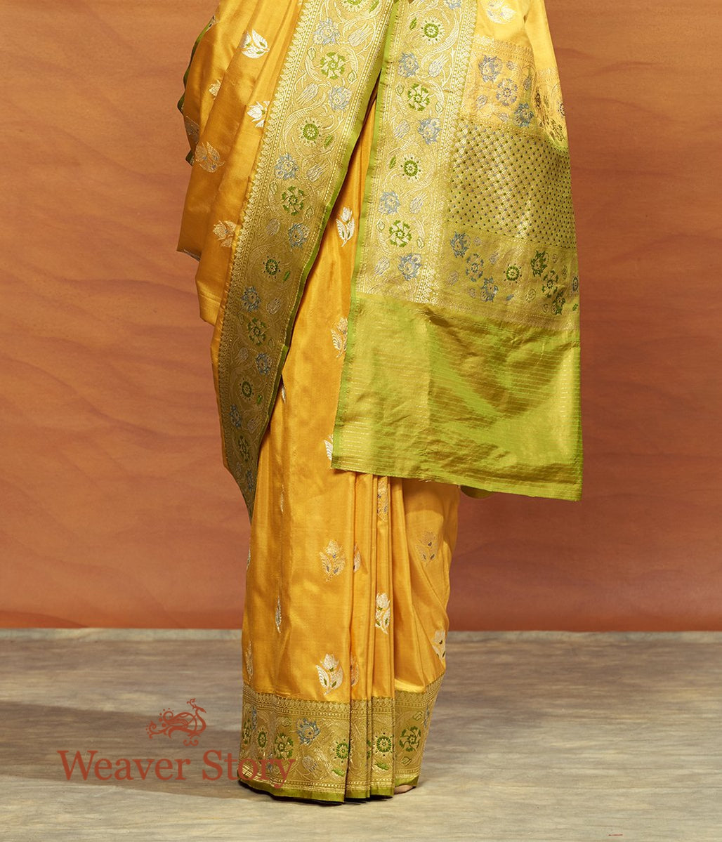 Handwoven_Mustard_Yellow_Saree_with_Green_Border_WeaverStory_04