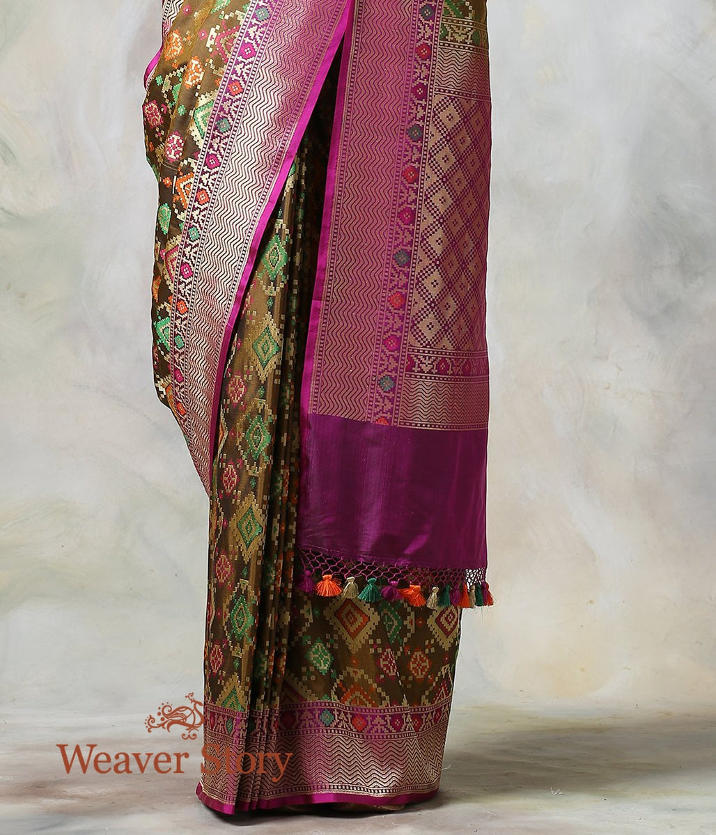 Handwoven_Banarasi_Patola_Saree_in_Henna_Green_with_Pink_Border_WeaverStory_04