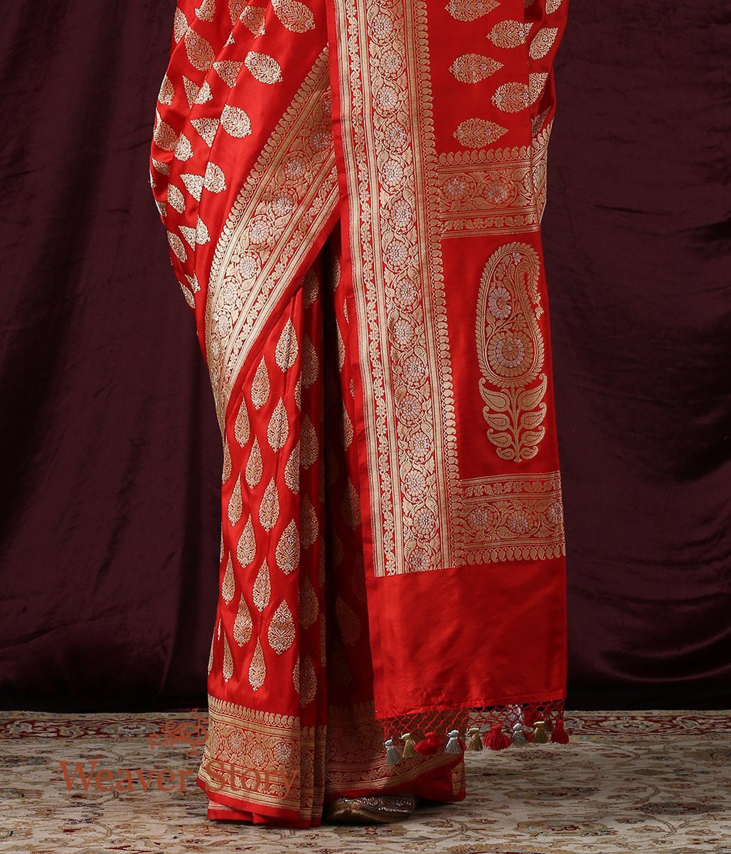Handwoven_Red_Mughal_Booti_Jangla_Saree_WeaverStory_04