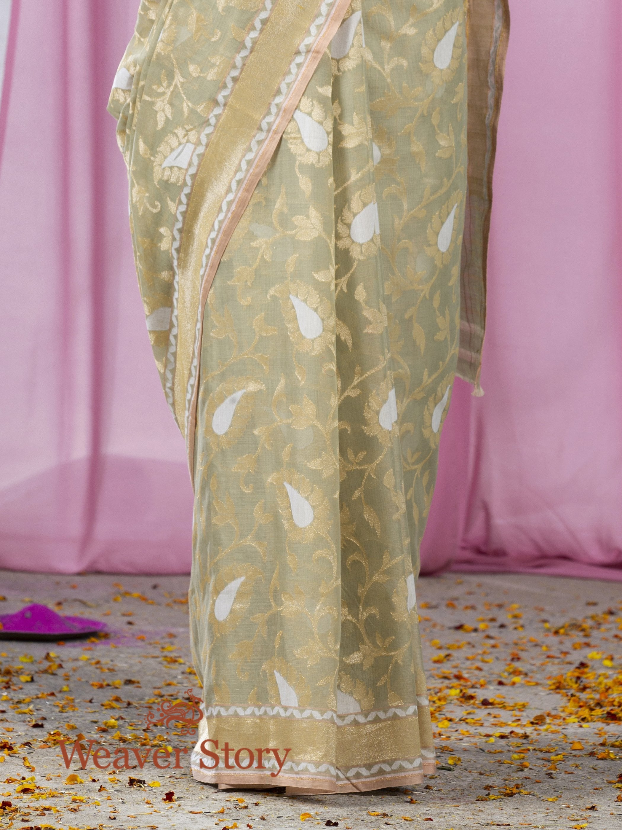 Handwoven_Pista_Green_Cotton_Jamdani_Saree_WeaverStory_04