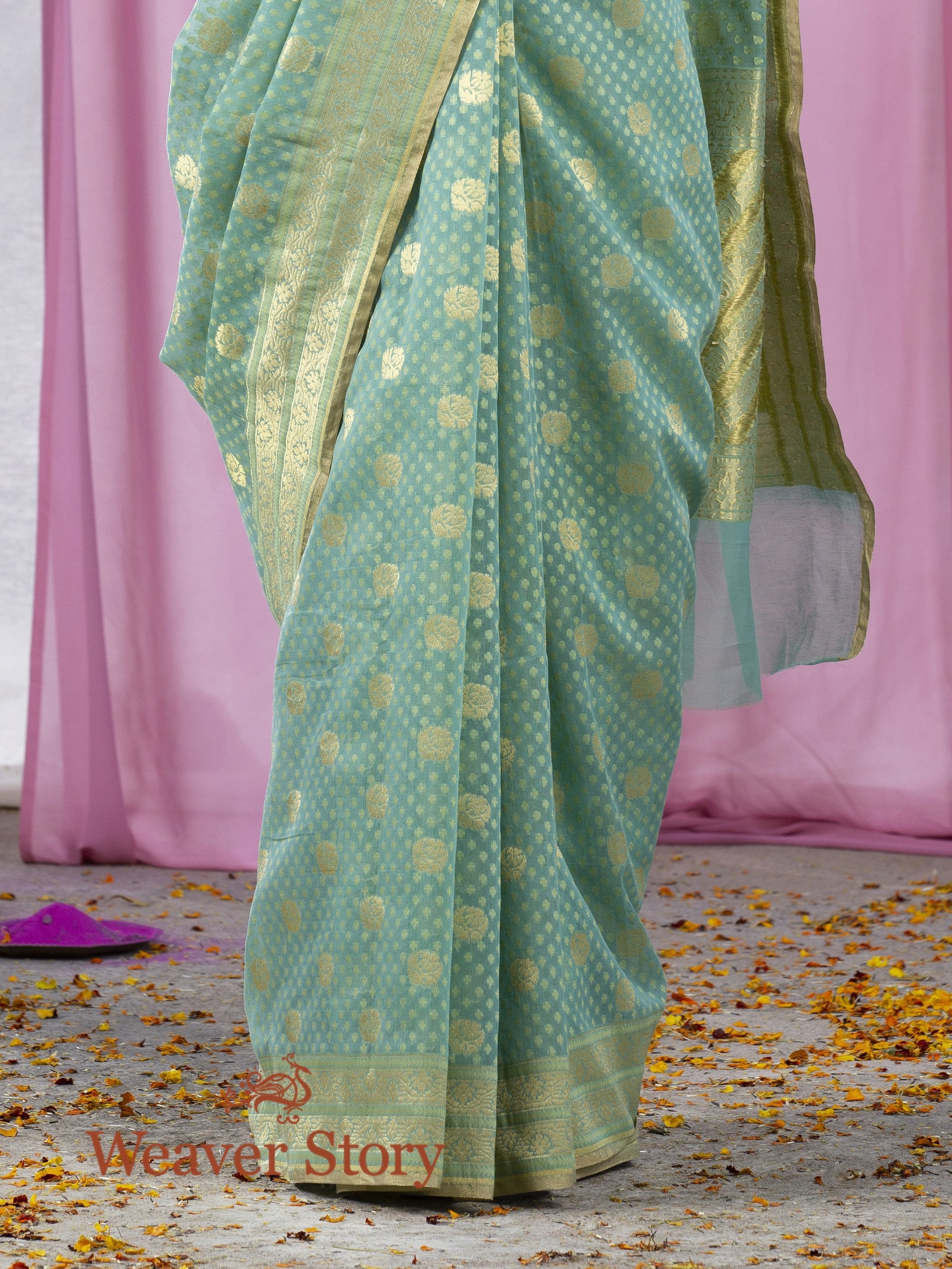 Handwoven_Green_Kora_Cotton_Saree_with_Booti_WeaverStory_04