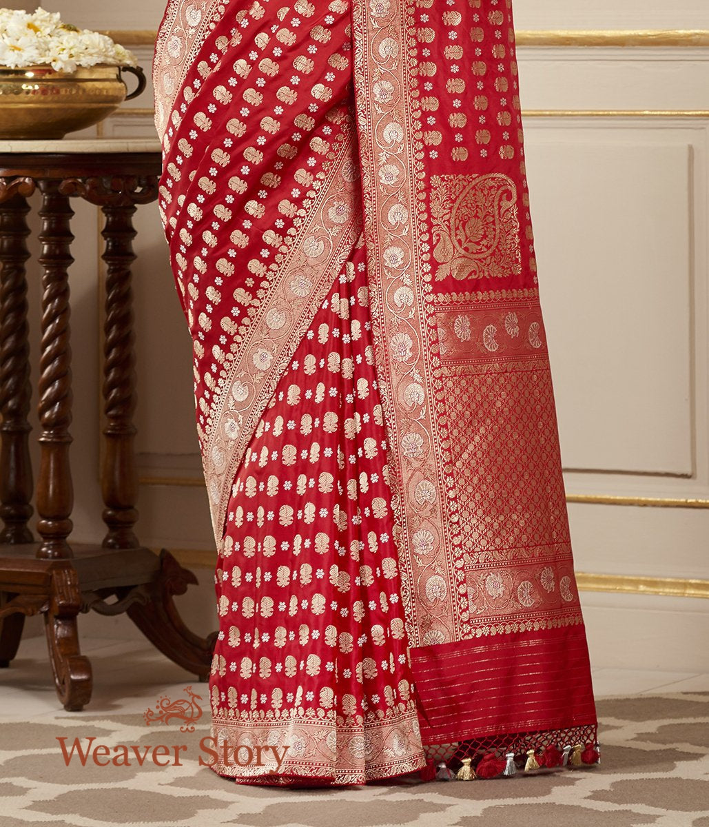 Handloom_Red_Kadhwa_Jangla_Saree_with_Floral_Paisleys_WeaverStory_04