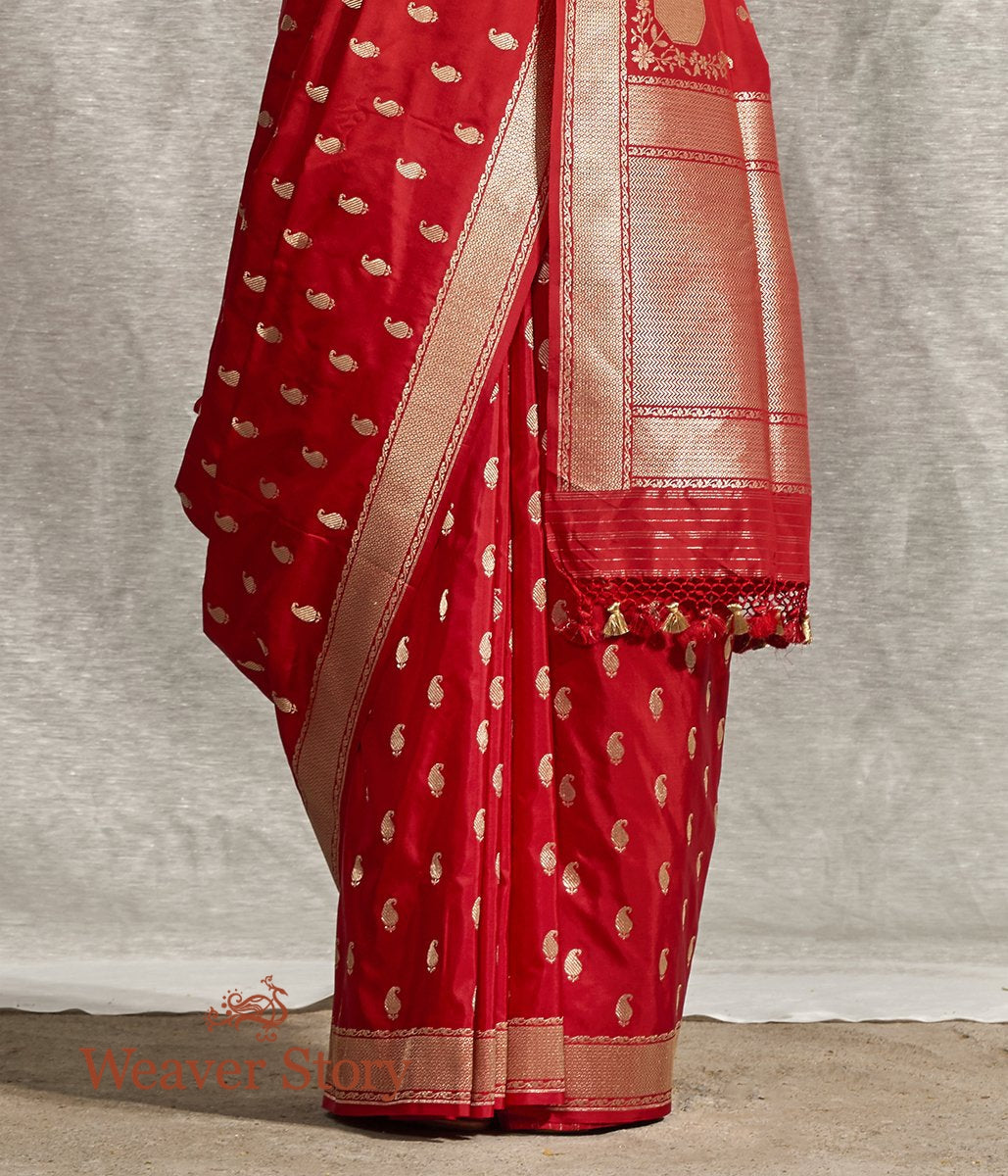 Handwoven_Red_Paisley_Booti_Saree_with_Konia_WeaverStory_04