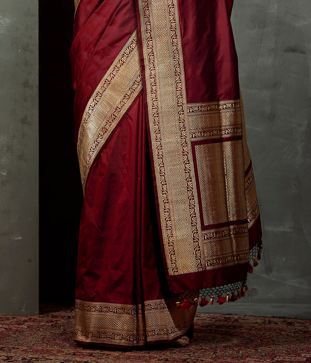 Handwoven_Mahroon_&_Black_Heavy_Zari_Border_Saree_WeaverStory_04