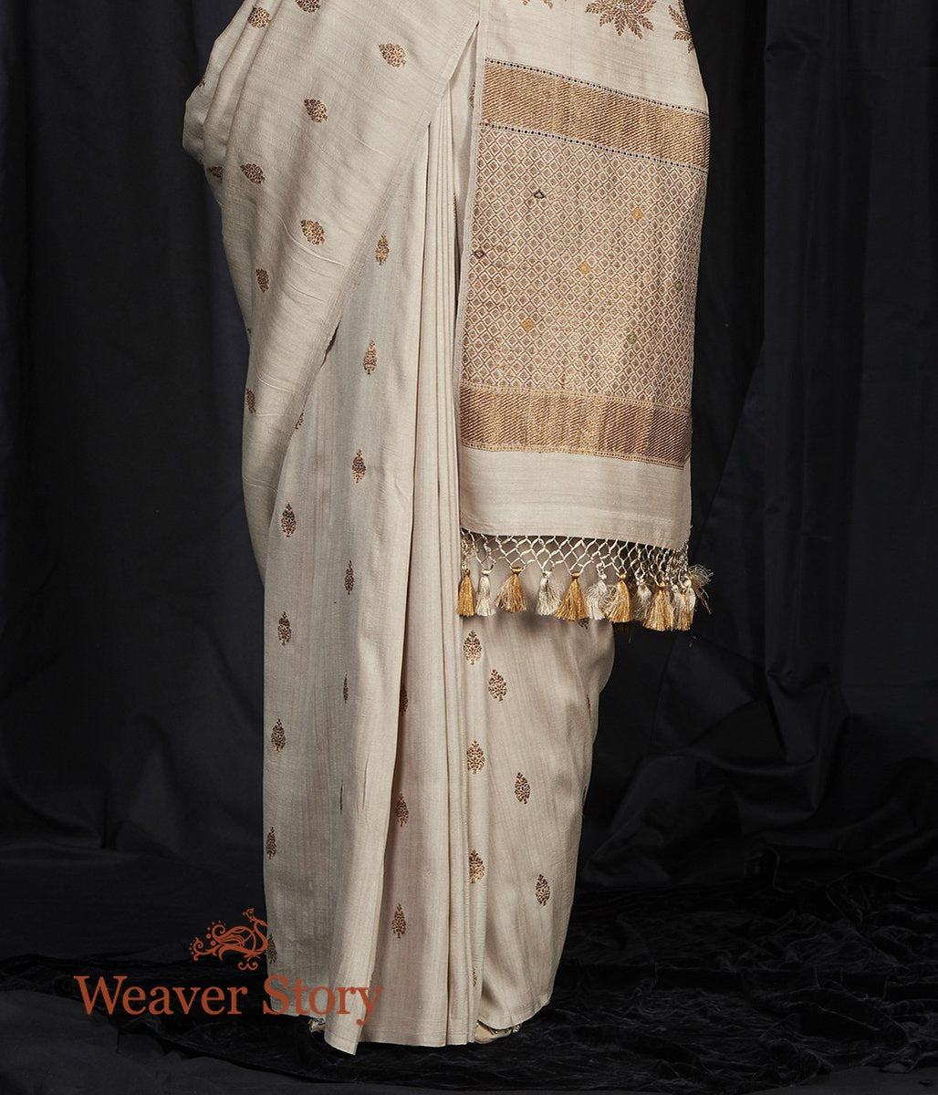 Handwoven_Munga_Saree_with_Small_Booti_and_Kairi_Pallu_WeaverStory_04