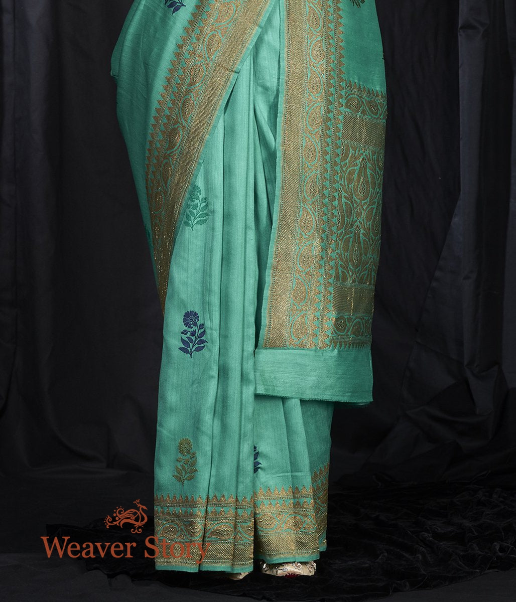 Handwoven_Munga_Silk_Saree_with_Blue_and_Green_Flowers_WeaverStory_04