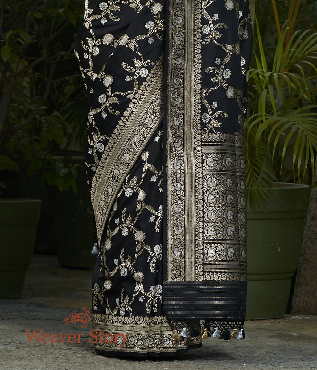 Handloom_Black_Sona_Rupa_Kadhwa_Jangla_Saree_with_Pink_Blouse_WeaverStory_04