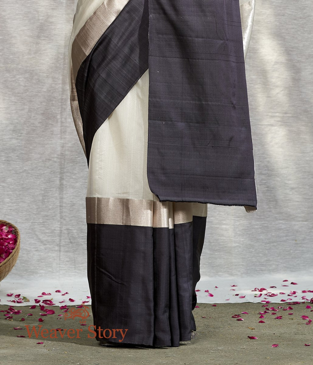 Handwoven_White_Plain_Saree_with_Black_Mushroo_Border_WeaverStory_04