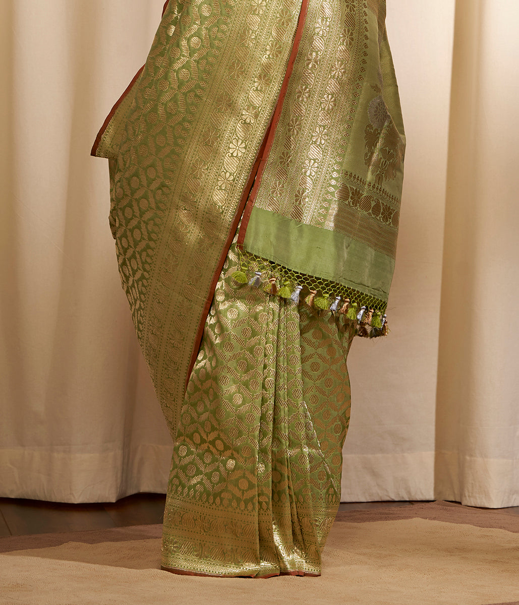 Handloom_Pista_Green_Banarasi_Jangla_WeaverStory_04