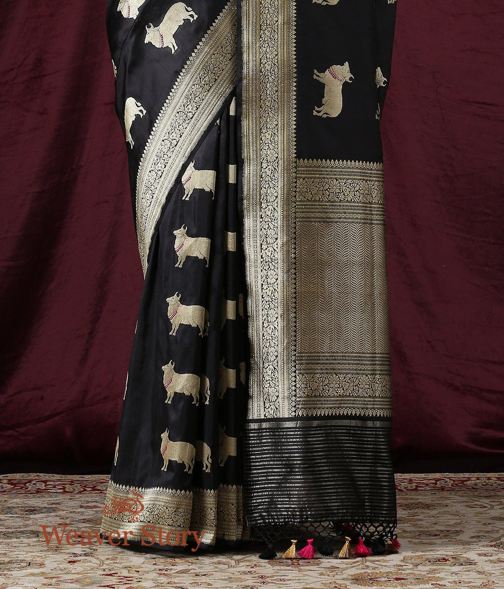 Handwoven_Black_Banarasi_Saree_with_Nandi_Motif_WeaverStory_04