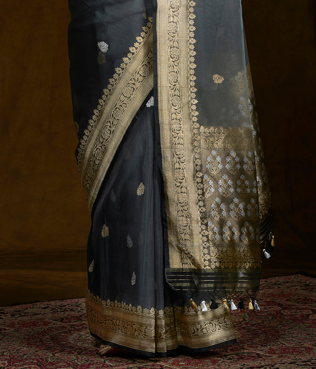 Grey_Kora_Banarasi_Handloom_Saree_with_Kadhwa_Booti_WeaverStory_04