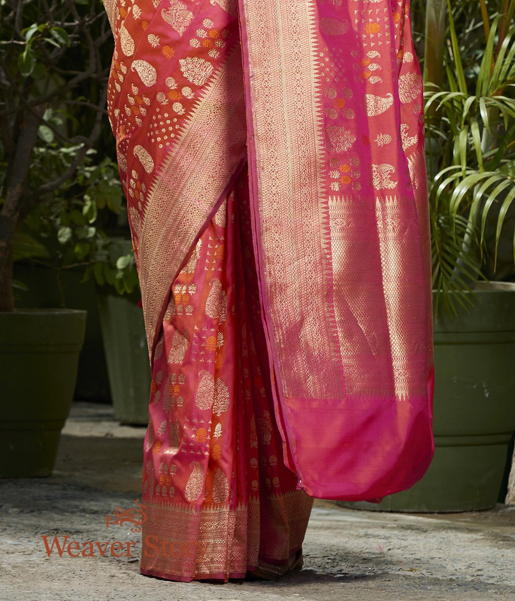 Handwoven_Rani_Real_Zari_Kadhwa_Booti_Saree_WeaverStory_04